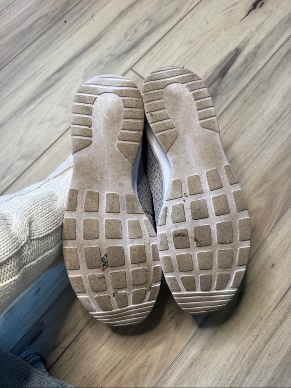 Gender neutral Gray sneakers - Picture 6 of 8